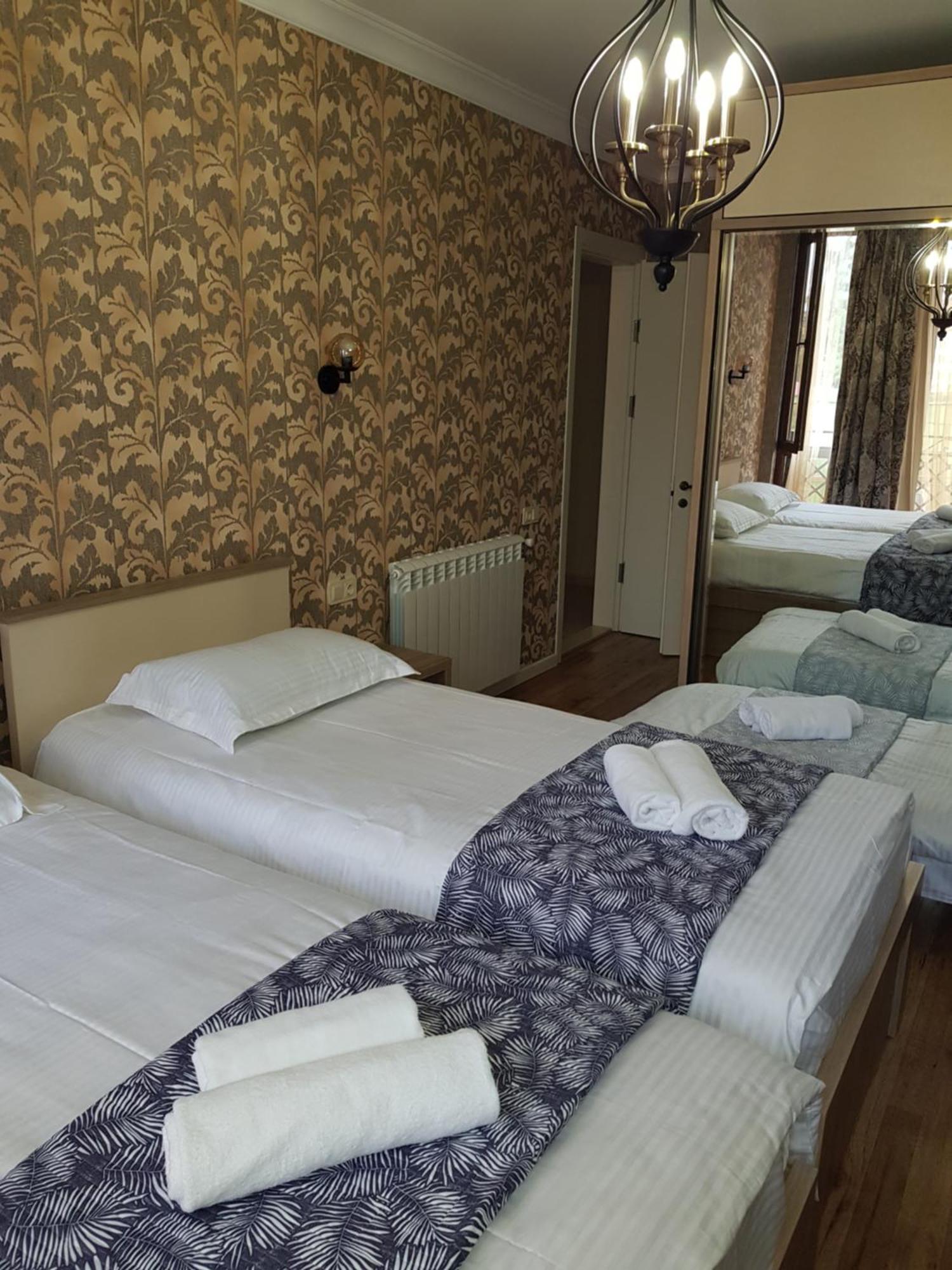 Piazza Batumi Guesthouse Екстериор снимка