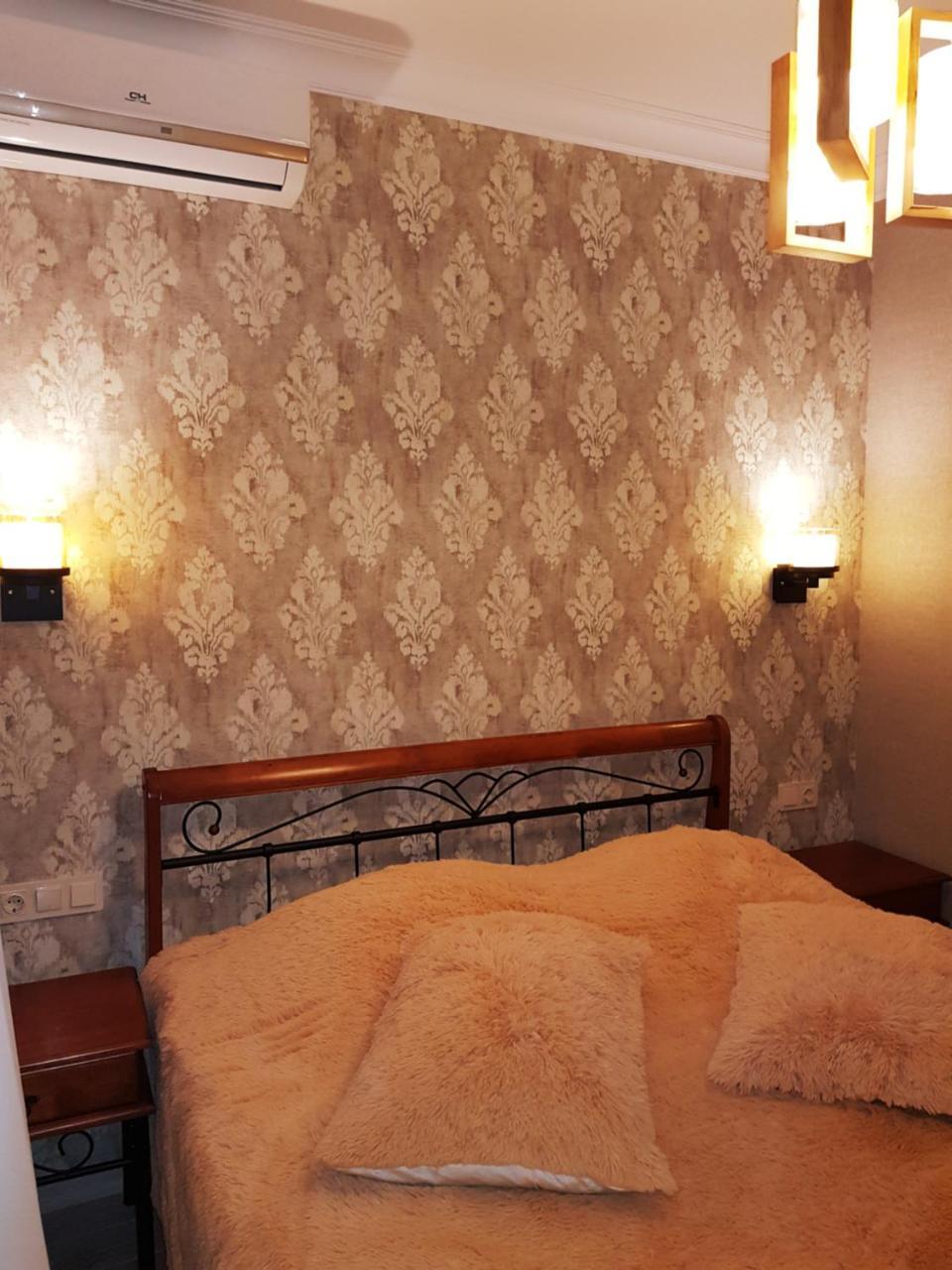 Piazza Batumi Guesthouse Екстериор снимка