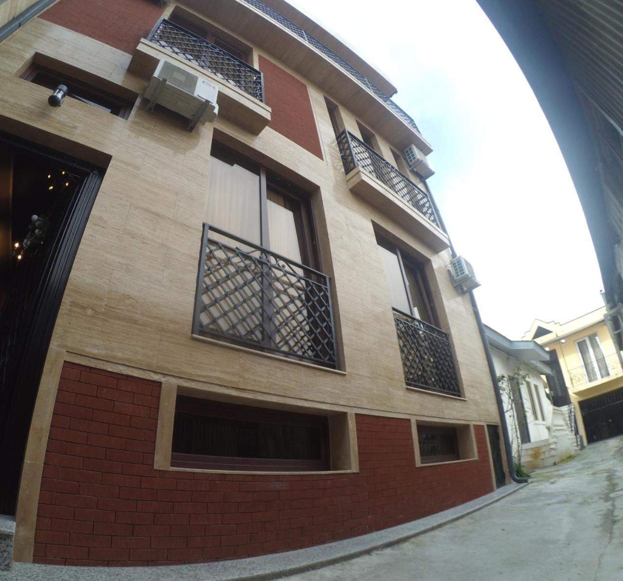 Piazza Batumi Guesthouse Екстериор снимка