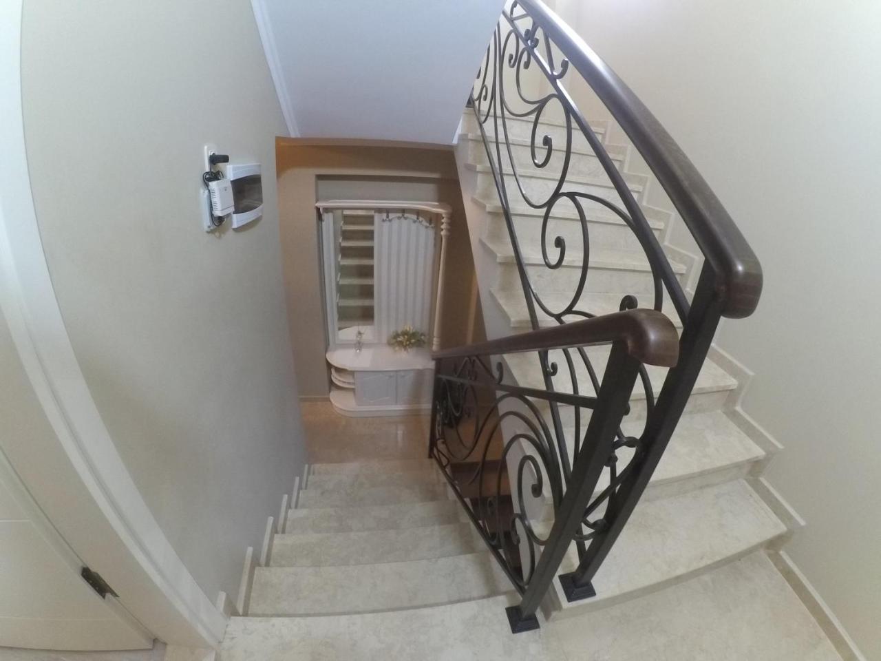 Piazza Batumi Guesthouse Екстериор снимка