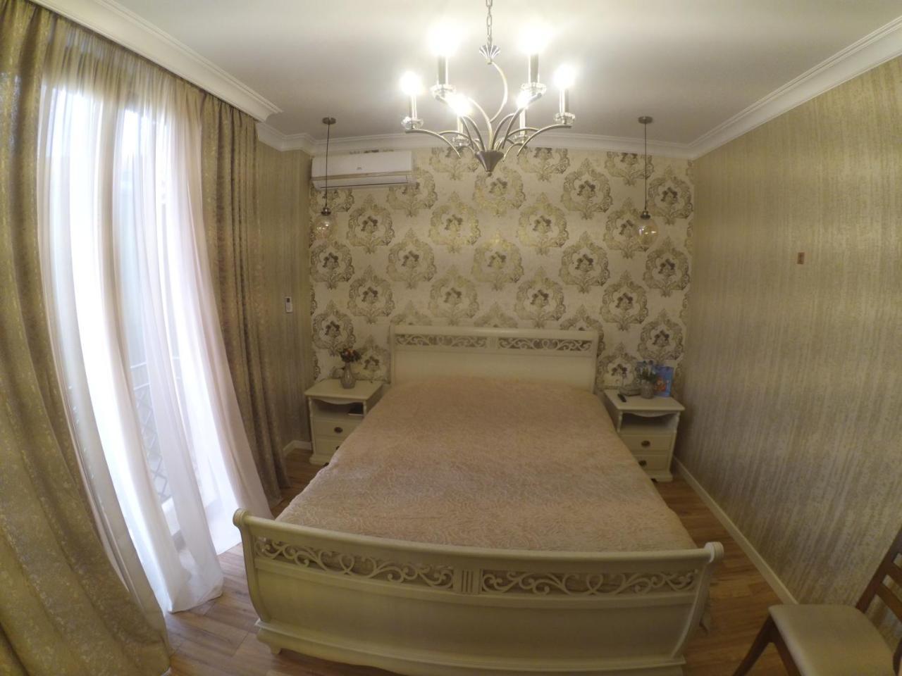 Piazza Batumi Guesthouse Екстериор снимка