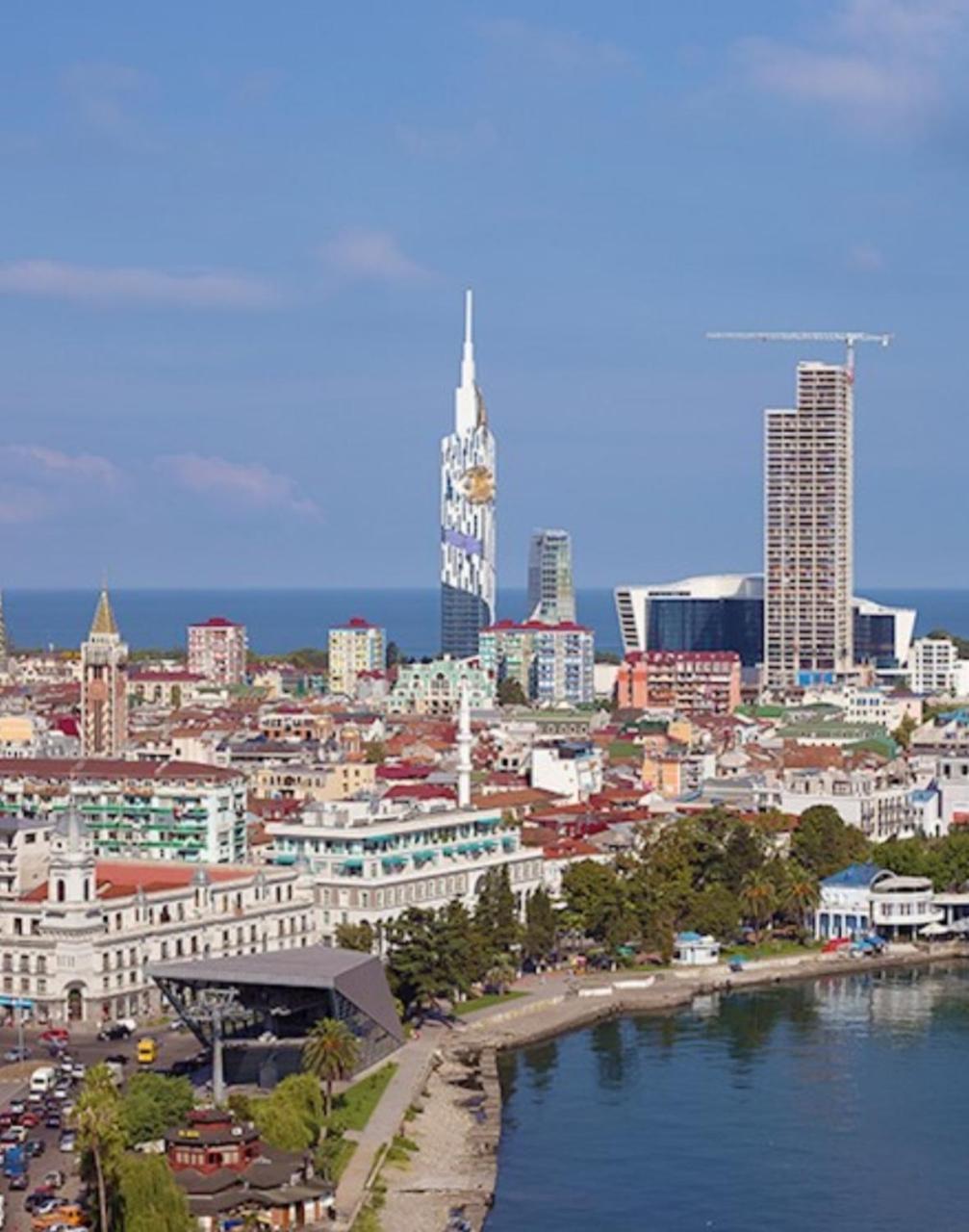 Piazza Batumi Guesthouse Екстериор снимка