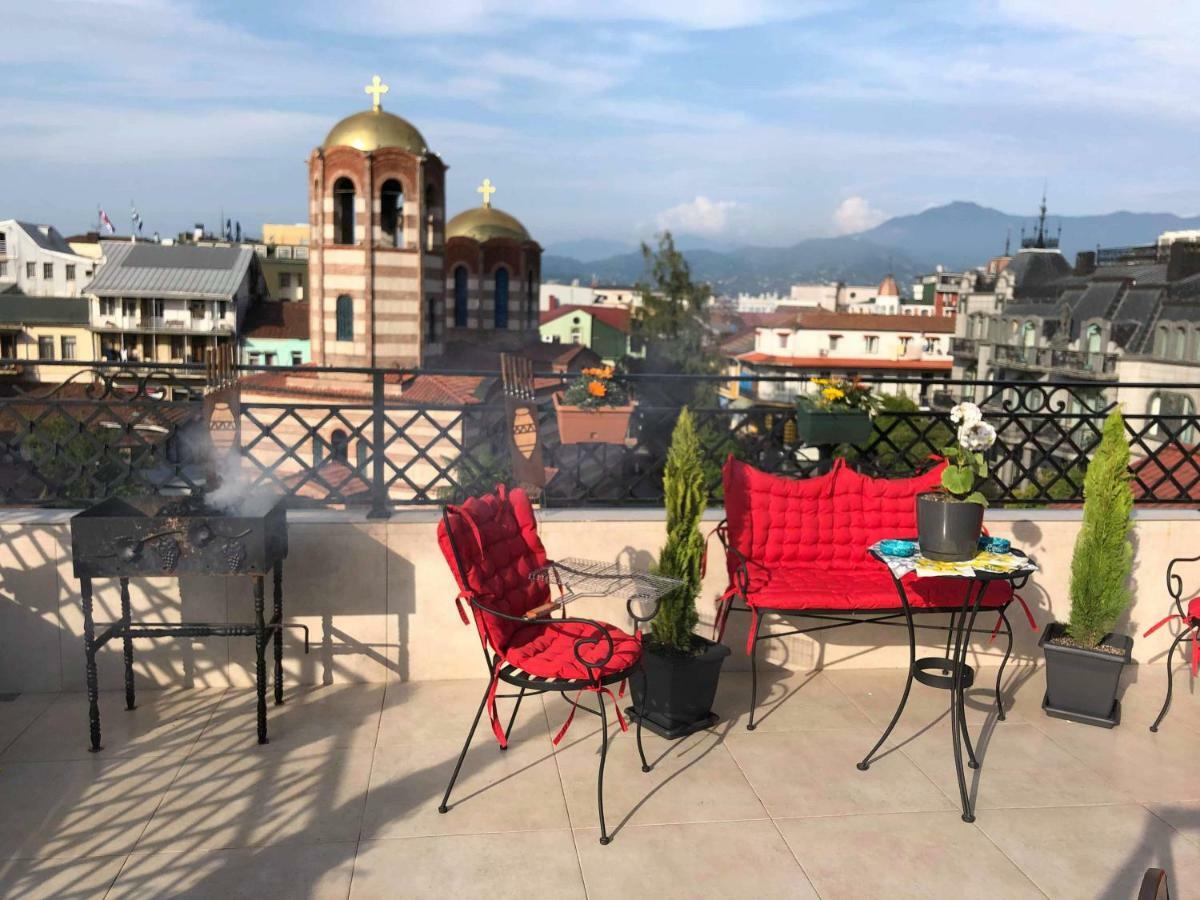 Piazza Batumi Guesthouse Екстериор снимка