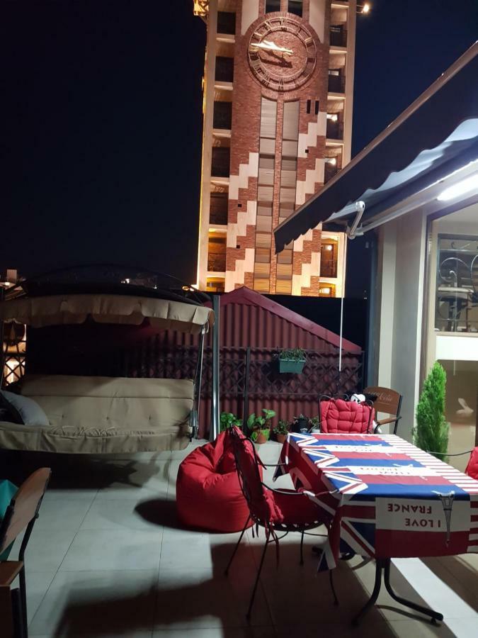 Piazza Batumi Guesthouse Екстериор снимка