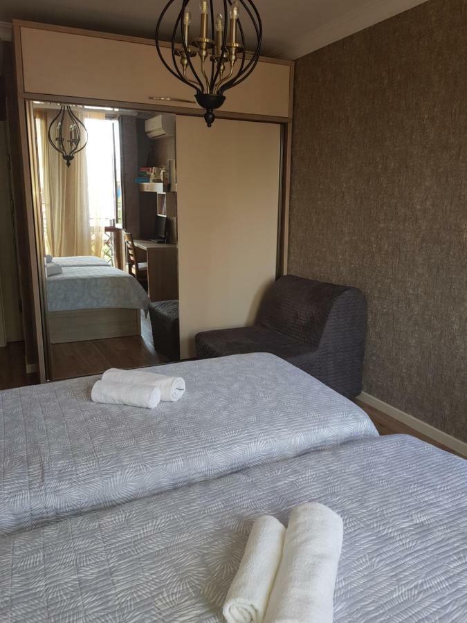 Piazza Batumi Guesthouse Екстериор снимка