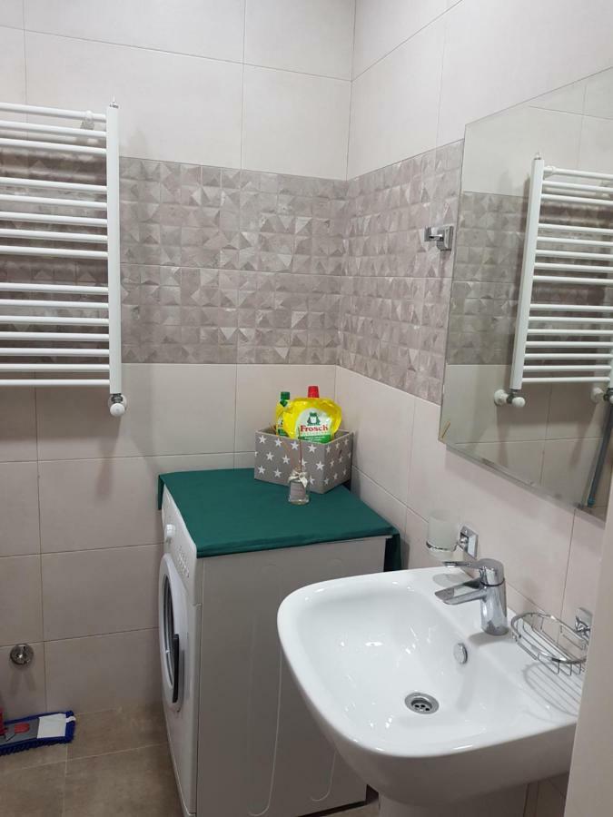 Piazza Batumi Guesthouse Екстериор снимка
