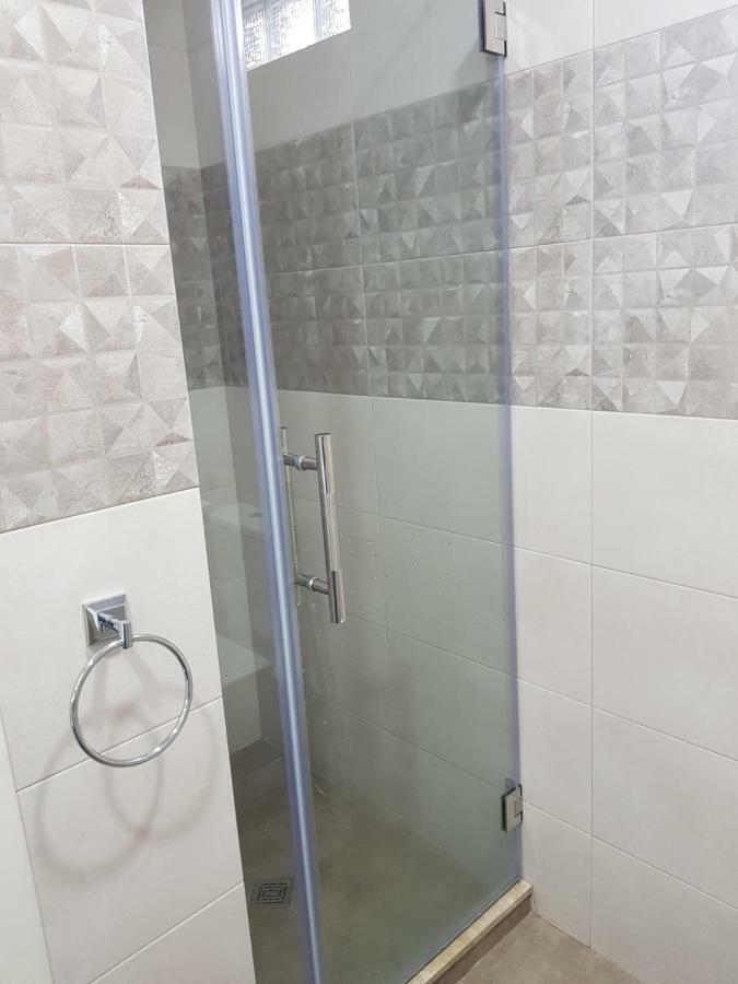 Piazza Batumi Guesthouse Екстериор снимка