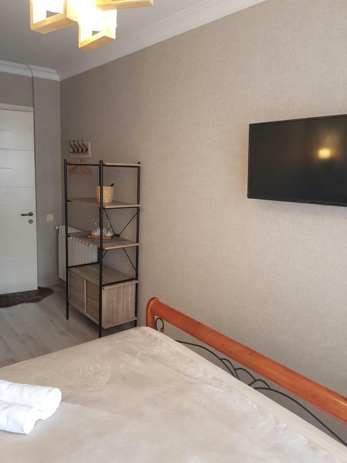 Piazza Batumi Guesthouse Екстериор снимка