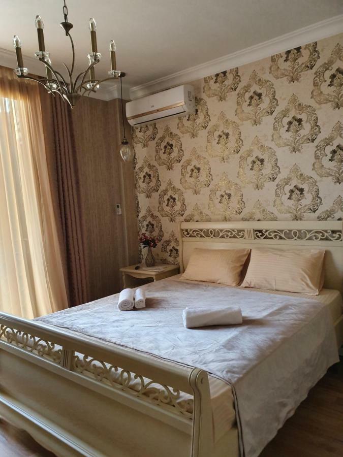 Piazza Batumi Guesthouse Екстериор снимка