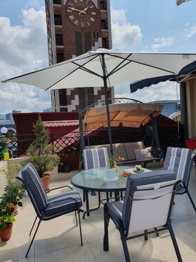 Piazza Batumi Guesthouse Екстериор снимка